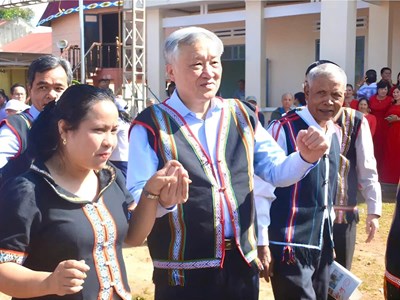 Phó Thủ tướng Thường trực Chính phủ Nguyễn Hòa Bình dự Ngày hội Đại đoàn kết tại Gia Lai