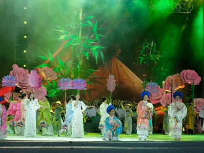 Mây & nước - Bản giao hưởng chào Xuân” trên thành phố Hoa