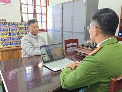 Phát hiện hơn 200kg pháo lậu ngụy trang thùng “Hạt điều”