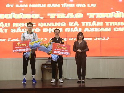 Gia Lai: Khen thưởng 2 cầu thủ Châu Ngọc Quang và Trần Trung Kiên  