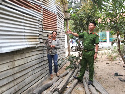 Sống trong lòng dân