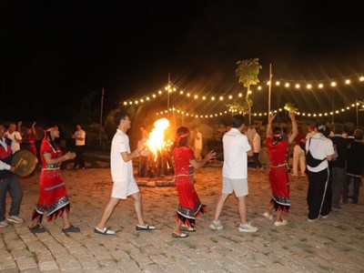 Chuyện bảo tồn văn hóa đồng bào của ông chủ Farm Sản Việt