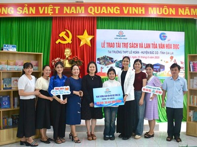 Gia Lai: Trao tặng tủ sách cho các em học sinh vùng biên giới