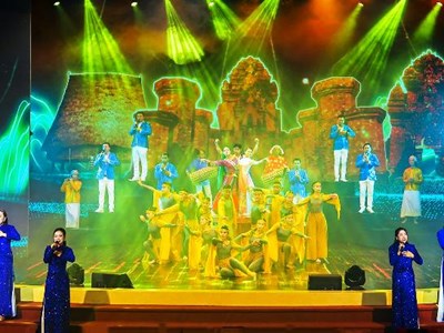 Xây dựng chương trình nghệ thuật phục vụ người dân và du khách