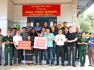 Gia Lai: Bàn giao 10 căn nhà tình nghĩa cho công nhân và lao động nghèo