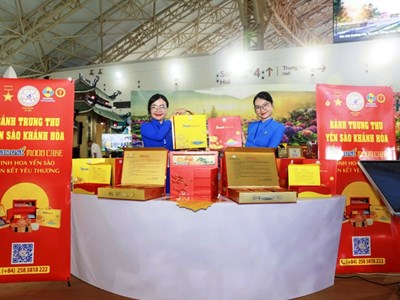 Bánh Trung thu Yến sào - gắn kết yêu thương