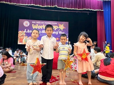 Khi những bàn tay nhỏ thắp sáng mùa trăng