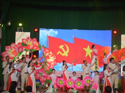 Rực rỡ sắc màu Tuyên truyền lưu động nơi phố núi Gia Lai