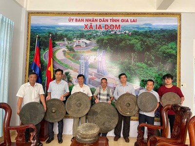 Gia Lai: Người dân trao tặng chiêng cổ cho chính quyền xã Ia Dom