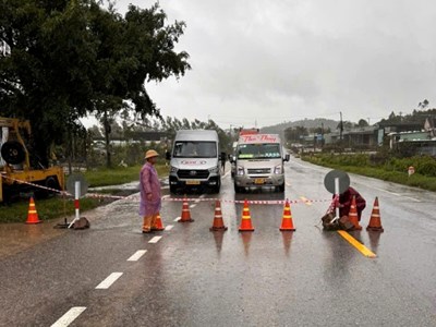 Gia Lai: Tạm dừng lưu thông qua đèo An Khê do sạt lở