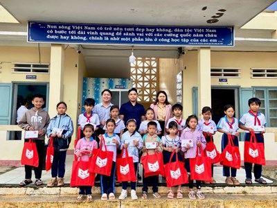 Gia Lai: 500 suất quà hỗ trợ học sinh vùng bão lũ