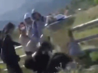 Lại một vụ nữ sinh bị đánh hội đồng