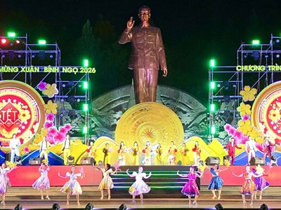 Phố núi Pleiku nô nức đón chào thời khắc giao thừa Bính Ngọ 2026