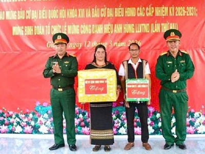 Binh đoàn 15 trao “Nhà đồng đội” tiếp sức cho công nhân vượt khó