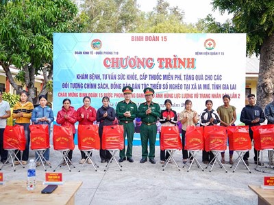 Binh đoàn 15 chăm sóc sức khỏe đồng bào xã biên giới Ia Mơ