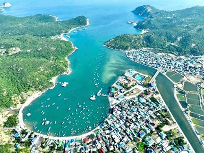 Vĩnh Hy - Thiên đường du lịch giữa miền nắng gió