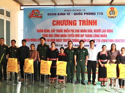 Khám bệnh, cấp thuốc miễn phí cho người dân vùng biên 