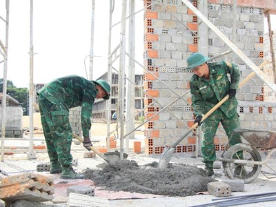 Bộ đội Biên phòng chung sức xây trường, chắp cánh ước mơ nơi biên cương
