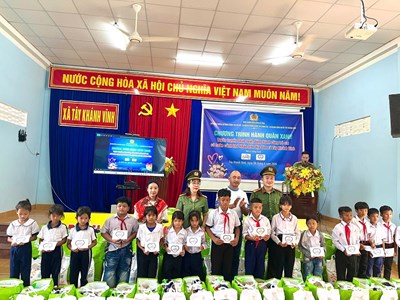 Công an Khánh Hòa: Đưa yêu thương đến trẻ em vùng đồng bào DTTS