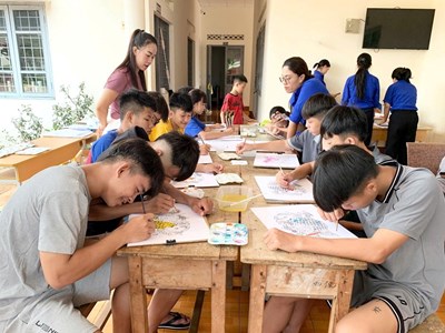 Đắk Lắk: “Thư viện mùa Xuân” mang niềm vui hè đến với trẻ em có hoàn cảnh đặc biệt