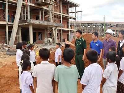 Học sinh vùng biên háo hức đón chờ ngôi trường mới