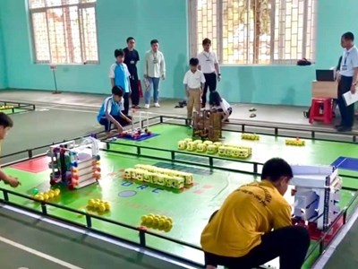 Ươm mầm đam mê công nghệ cho học sinh
