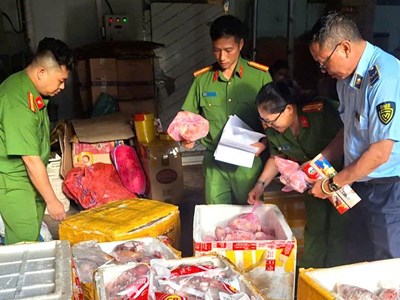 Gia Lai: Phát hiện hơn 1 tấn thịt heo, đùi gà không rõ nguồn gốc 