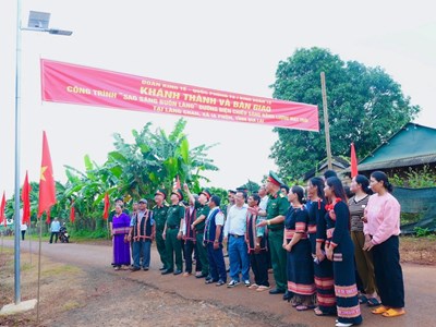 Đưa ánh sáng về với làng Chan nơi biên giới