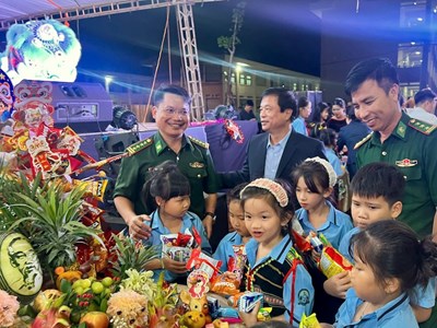 Ấm áp Trung thu nơi mái trường mới vùng biên 