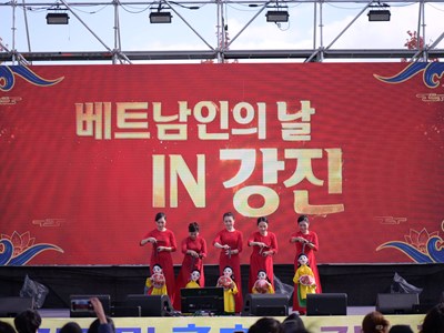 Nhà hát Sân khấu Truyền thống Hải Phòng biểu diễn tại “Ngày Việt Nam tại Gangjin 2025”