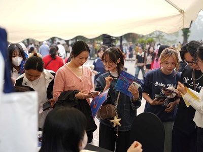 Không khí rộn ràng tại “Ngày hội Việt Nam hạnh phúc“