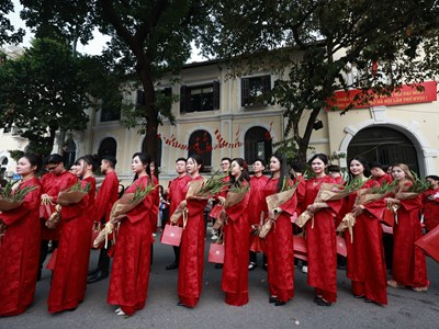 Hơi thở Việt phục trong nghi lễ cưới của người Việt