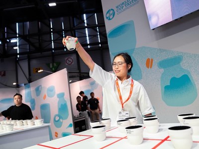 Gặp cô gái Việt vô địch thử “nếm” cà phê nước Đức