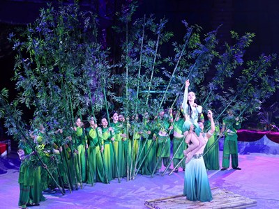  Khi biểu tượng dân tộc bước lên sân khấu xiếc