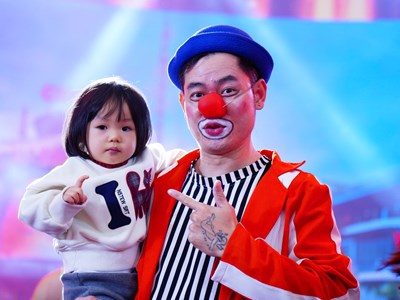 Xiếc thu hút khán giả tại Hội chợ Mùa Xuân 2026