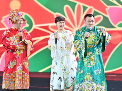 Bộ 3 “Táo quân” xuất hiện trên sân khấu Lễ bế mạc Hội chợ Mùa Xuân 2026