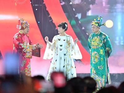 Rực rỡ sắc xuân trong chương trình nghệ thuật bế mạc Hội chợ Mùa ​Xuân 2026