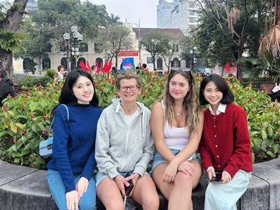 Du khách nước ngoài “phải lòng” Tết cổ truyền của người Việt