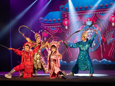 “Bắc Nam nối dải xuân hồng”: Cải lương hai miền kết hợp nghệ thuật xiếc