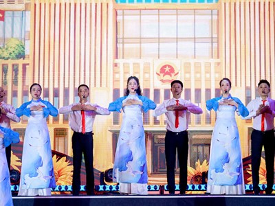 Nhà hát Múa rối Thăng Long góp sắc màu nghệ thuật vào ngày hội bầu cử