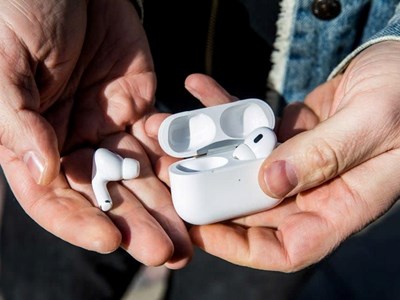 Đeo tai nghe mỗi ngày có thể gây “bào mòn” thính giác