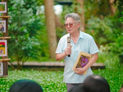 Chuyện về một vị giáo sư 82 tuổi vẫn cầm cọ vẽ 8 tiếng mỗi ngày