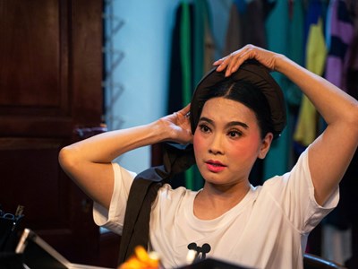 Sau tấm màn nhung của sân khấu chèo