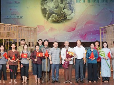 Đưa chương trình “Bác Hồ - Hai tiếng thiêng liêng” đến gần khán giả địa phương