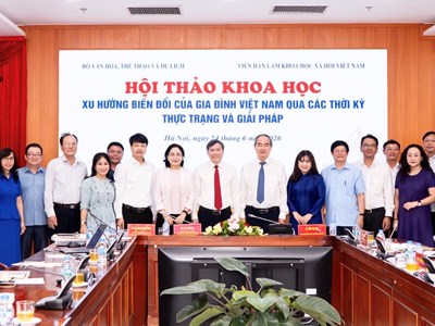 Gia đình Việt Nam đang đối mặt với nhiều thách thức trong kỷ nguyên số