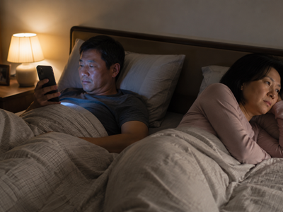 Vợ chồng tuổi trung niên: Chung giường hay riêng phòng?