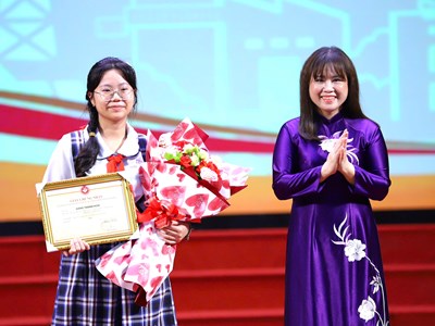 Lần đầu tổ chức, cuộc thi viết về bữa cơm gia đình tạo sức hút lớn