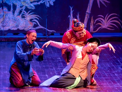  Bỏ chồng chạy theo phù hoa, cuối cùng nhận “trái đắng”