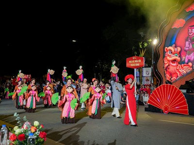 Nhà hát Múa rối Thăng Long xuống phố cùng Lễ hội “Sắc màu năm châu”