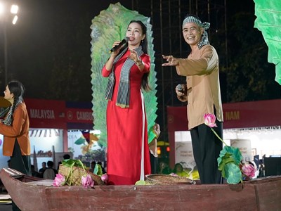 Tuồng, chèo, cải lương lan tỏa tại Lễ hội Văn hóa thế giới tại Hà Nội lần thứ hai